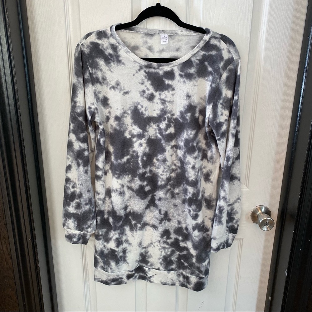 Black and white tie dye tunic